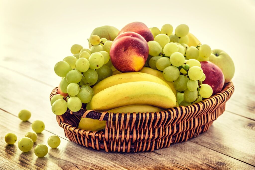 fruit basket, bananas, grapes-1841317.jpg