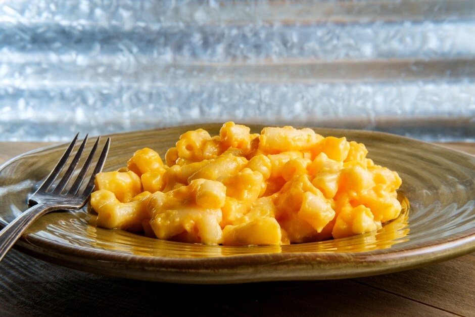 Macarrão com queijo cheddar